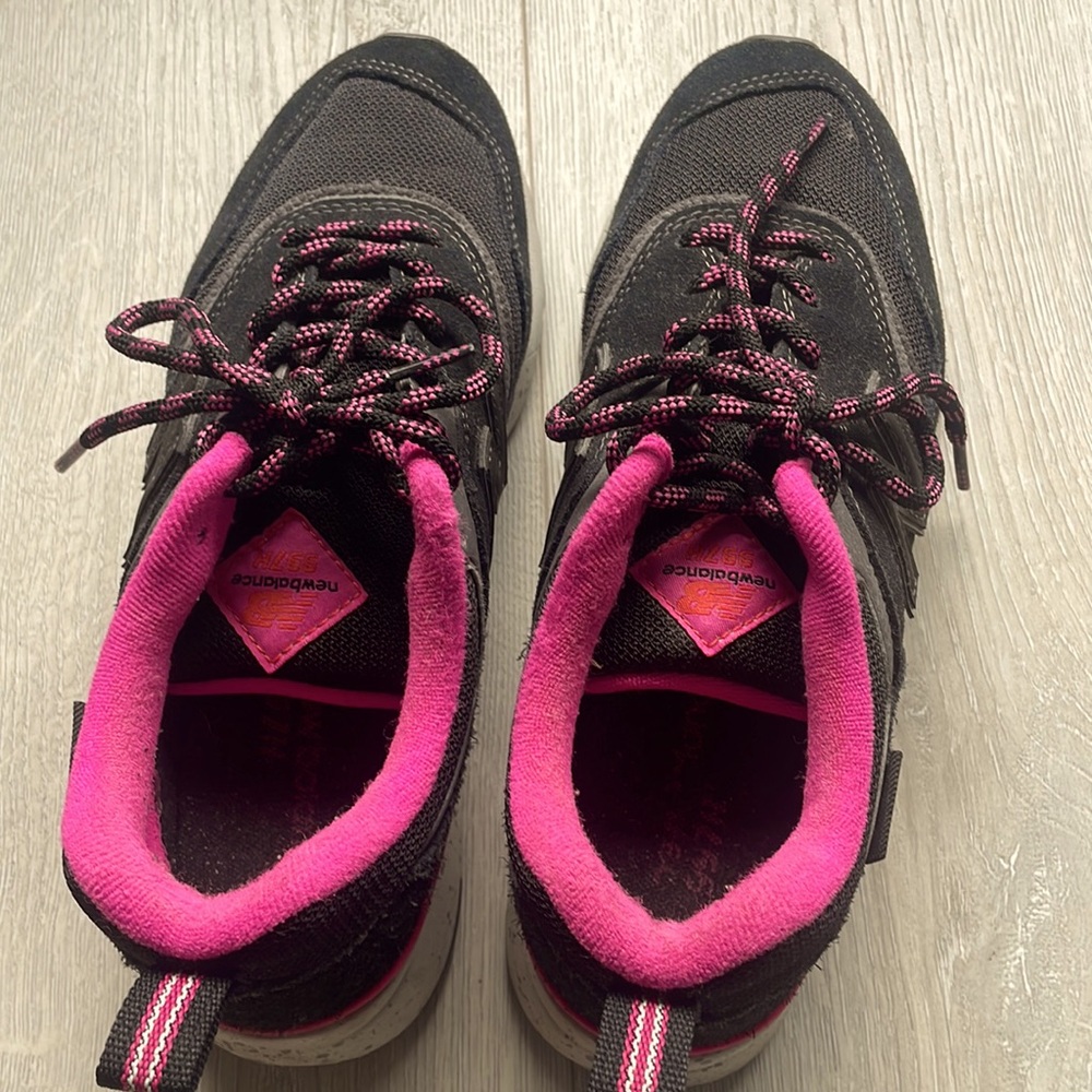 New balance Cordura tennis shoes. Worn 3 times max. Size 7.5 purchased from ASOS